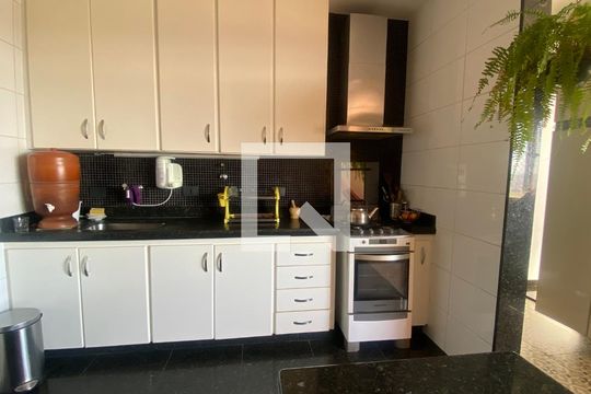 Cozinha de apartamento à venda com 4 quartos, 129m² em Gutierrez, Belo Horizonte