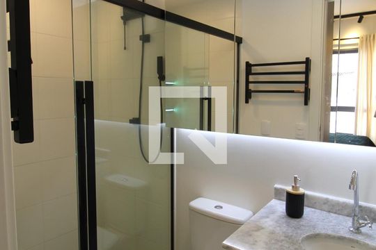 Banheiro da Suíte de kitnet/studio para alugar com 1 quarto, 29m² em Vila Nova Conceição, São Paulo