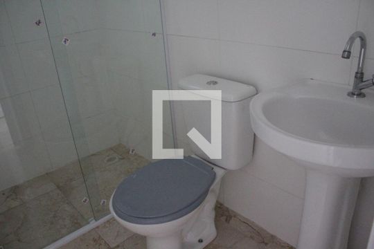 Banheiro de apartamento para alugar com 1 quarto, 28m² em Quarta Parada, São Paulo