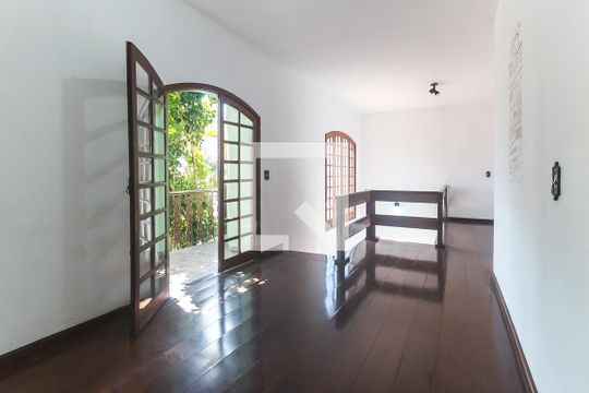 Hall de casa para alugar com 15 quartos, 551m² em Vila Natal, Mogi das Cruzes