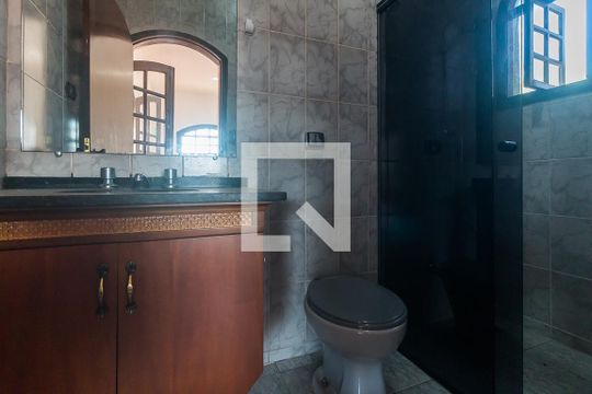 Banheiro da Suíte 1 de casa para alugar com 15 quartos, 551m² em Vila Natal, Mogi das Cruzes
