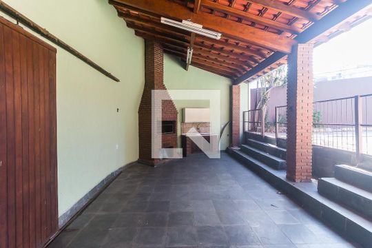 Churrasqueira/Garagem de casa para alugar com 15 quartos, 551m² em Vila Natal, Mogi das Cruzes