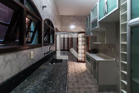 Cozinha de casa para alugar com 15 quartos, 551m² em Vila Natal, Mogi das Cruzes