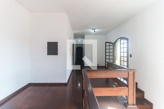 Hall de casa para alugar com 15 quartos, 551m² em Vila Natal, Mogi das Cruzes