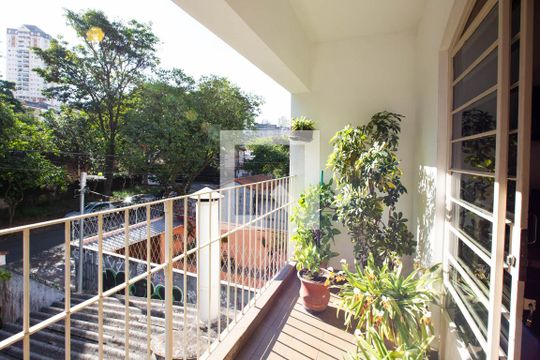 Sacada sala de almoço de casa à venda com 3 quartos, 400m² em Vila Anglo Brasileira, São Paulo