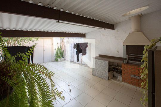Quintal com churrasqueira de casa à venda com 3 quartos, 400m² em Vila Anglo Brasileira, São Paulo