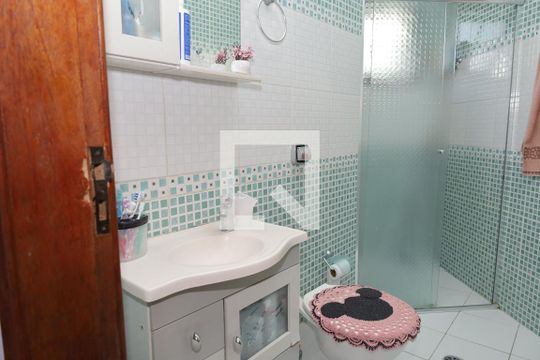 Banheiro de casa de condomínio à venda com 2 quartos, 80m² em Limoeiro, São Paulo