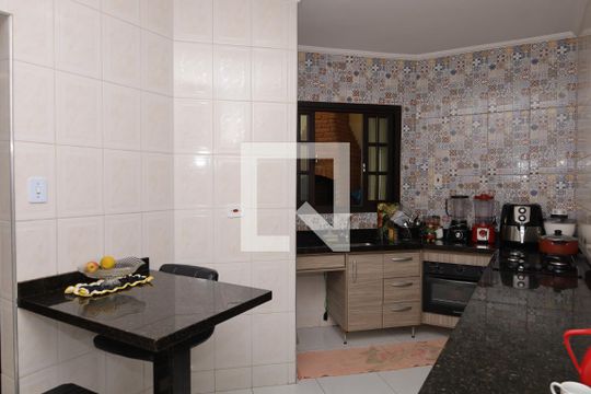 Cozinha de casa de condomínio à venda com 2 quartos, 80m² em Limoeiro, São Paulo