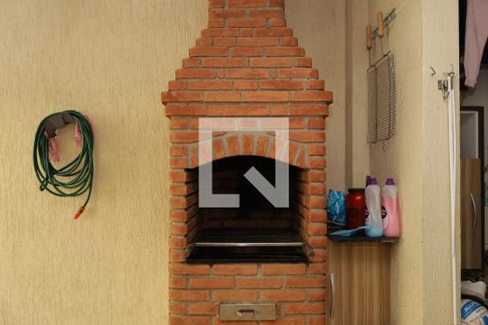 Garagem e churrasqueira de casa de condomínio à venda com 2 quartos, 80m² em Limoeiro, São Paulo