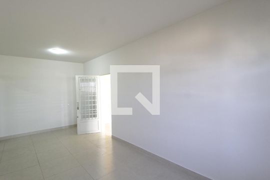 Sala de casa para alugar com 3 quartos, 130m² em Tibery, Uberlândia