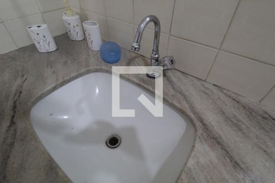 Banheiro do Quarto 3 de casa para alugar com 3 quartos, 130m² em Tibery, Uberlândia