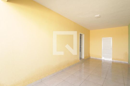 Garagem de casa para alugar com 3 quartos, 130m² em Tibery, Uberlândia