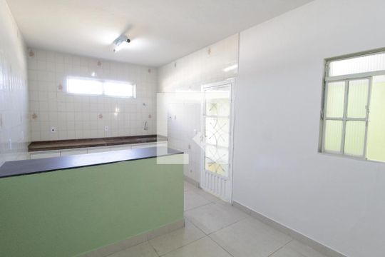 Cozinha de casa para alugar com 3 quartos, 130m² em Tibery, Uberlândia
