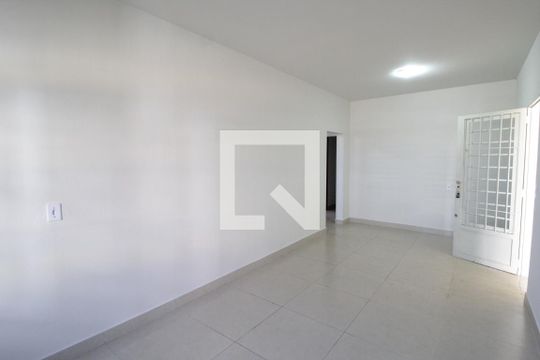 Casa para alugar com 3 quartos, 130m² em Tibery, Uberlândia