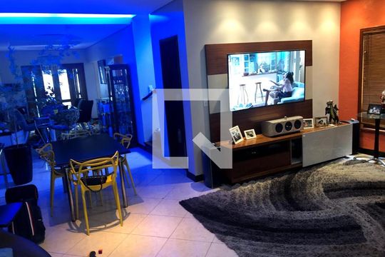 Casa à venda com 4 quartos, 259m² em Vila Mariana, São Paulo
