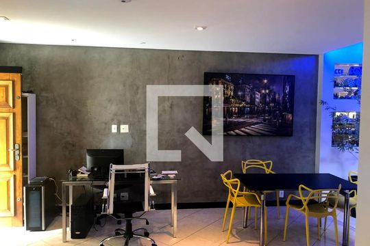 Casa à venda com 4 quartos, 259m² em Vila Mariana, São Paulo
