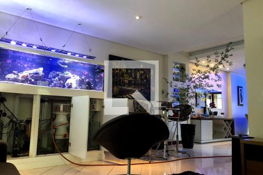 Casa à venda com 4 quartos, 259m² em Vila Mariana, São Paulo