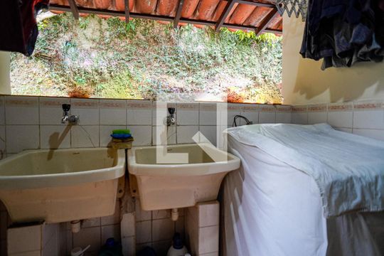 Área de Serviço de casa à venda com 3 quartos, 600m² em Vila Progresso, Niterói