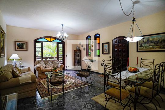Casa à venda com 3 quartos, 600m² em Vila Progresso, Niterói