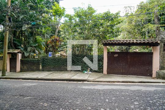 Fachada de casa à venda com 3 quartos, 600m² em Vila Progresso, Niterói