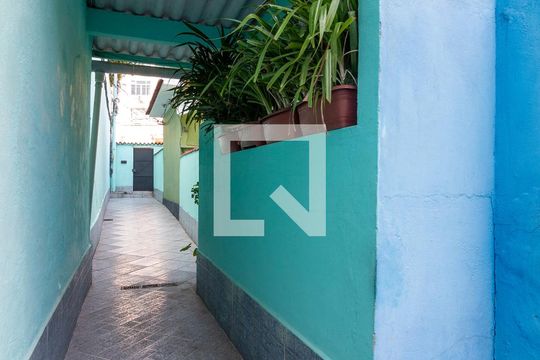Entrada de casa para alugar com 3 quartos, 94m² em Marechal Hermes, Rio de Janeiro