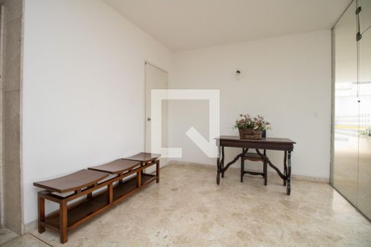 Área comum - Living de entrada de apartamento para alugar com 2 quartos, 72m² em Vila Nova Conceição, São Paulo