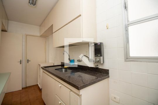 Cozinha de apartamento para alugar com 2 quartos, 72m² em Vila Nova Conceição, São Paulo