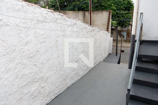 Área comum de casa para alugar com 1 quarto, 25m² em Jardim Roberto, Osasco