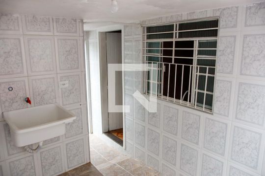 Área comum de casa para alugar com 1 quarto, 25m² em Jardim Roberto, Osasco