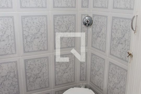 Banheiro de casa para alugar com 1 quarto, 25m² em Jardim Roberto, Osasco