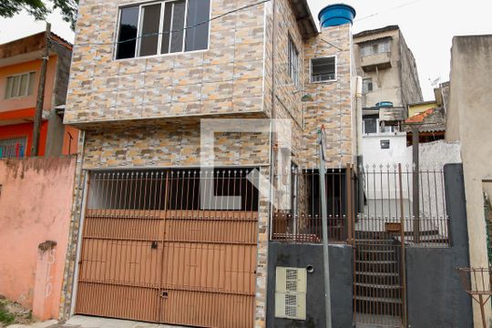 Fachada de casa para alugar com 1 quarto, 25m² em Jardim Roberto, Osasco