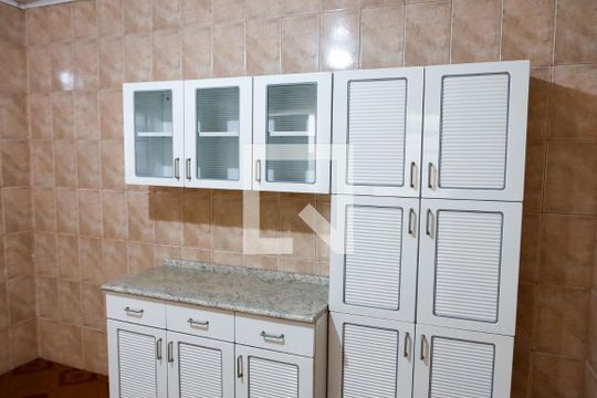 Cozinha de casa para alugar com 1 quarto, 25m² em Jardim Roberto, Osasco
