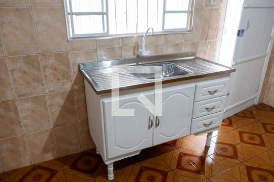 Cozinha de casa para alugar com 1 quarto, 25m² em Jardim Roberto, Osasco