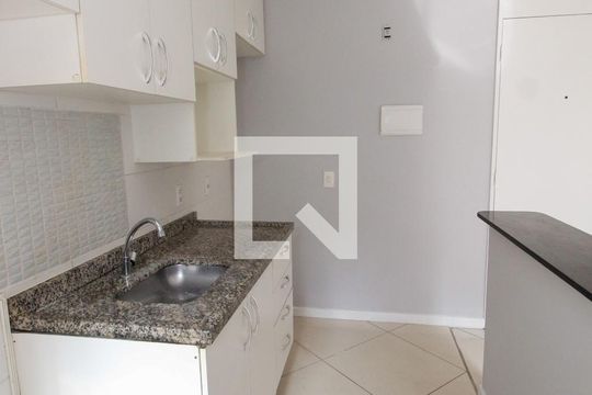 Cozinha de apartamento para alugar com 2 quartos, 40m² em Vila Pirajussara, São Paulo