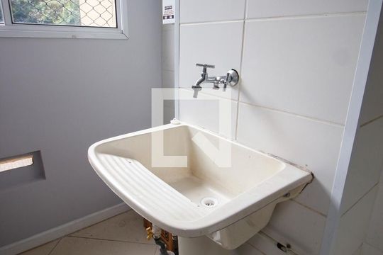 Área de Serviço de apartamento para alugar com 2 quartos, 40m² em Vila Pirajussara, São Paulo