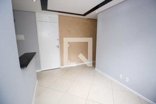 Sala de apartamento para alugar com 2 quartos, 40m² em Vila Pirajussara, São Paulo