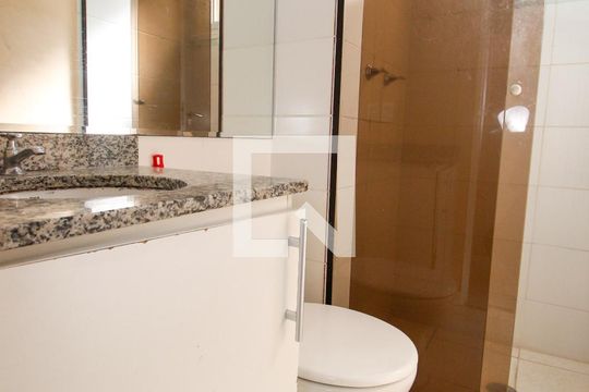 Banheiro de apartamento para alugar com 2 quartos, 40m² em Vila Pirajussara, São Paulo