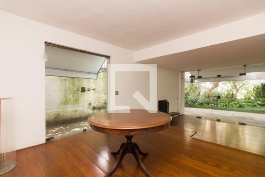 Sala de casa à venda com 5 quartos, 387m² em Alto de Pinheiros, São Paulo