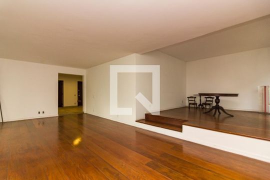 Sala de casa à venda com 5 quartos, 387m² em Alto de Pinheiros, São Paulo