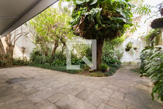 Sala de casa à venda com 5 quartos, 387m² em Alto de Pinheiros, São Paulo