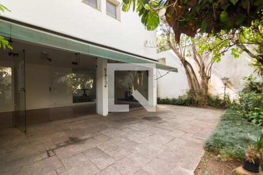 Sala de casa à venda com 5 quartos, 387m² em Alto de Pinheiros, São Paulo