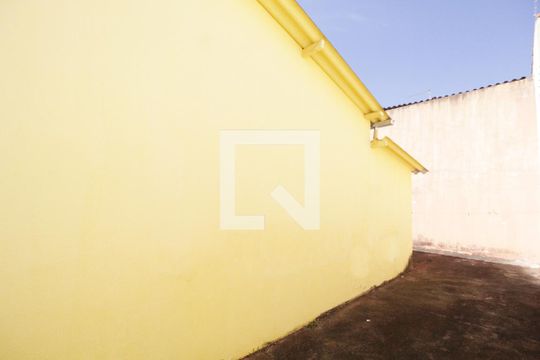 Área de Serviço e quintal de casa para alugar com 2 quartos, 150m² em Nova Uberlândia, Uberlândia