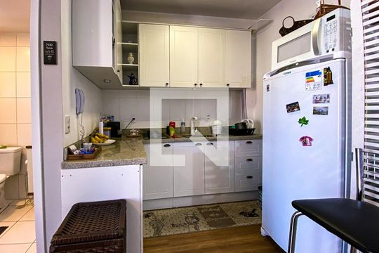 Cozinha  de kitnet/studio à venda com 1 quarto, 27m² em Vila Butantã, São Paulo