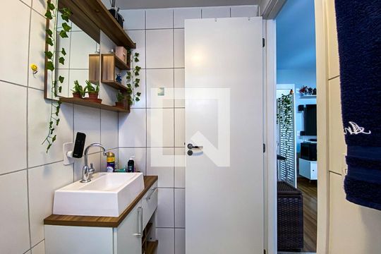 Banheiro de kitnet/studio à venda com 1 quarto, 27m² em Vila Butantã, São Paulo