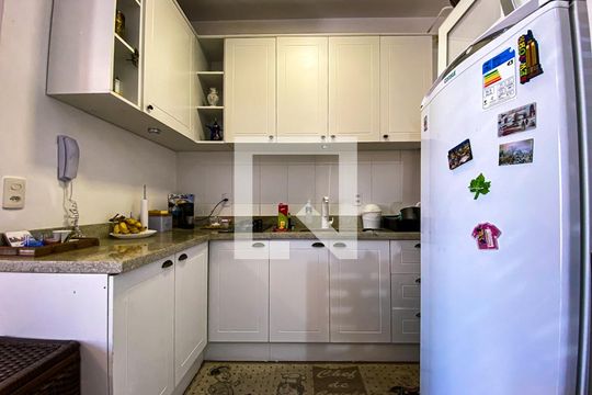 Cozinha  de kitnet/studio à venda com 1 quarto, 27m² em Vila Butantã, São Paulo