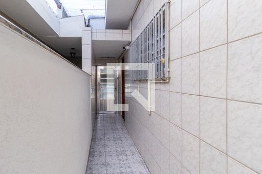 Corredor externo de casa à venda com 3 quartos, 200m² em Santo Antônio, Osasco
