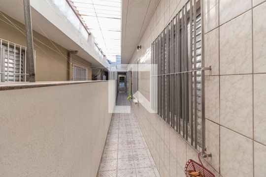 Corredor externo de casa à venda com 3 quartos, 200m² em Santo Antônio, Osasco