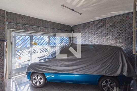 Garagem de casa à venda com 3 quartos, 200m² em Santo Antônio, Osasco