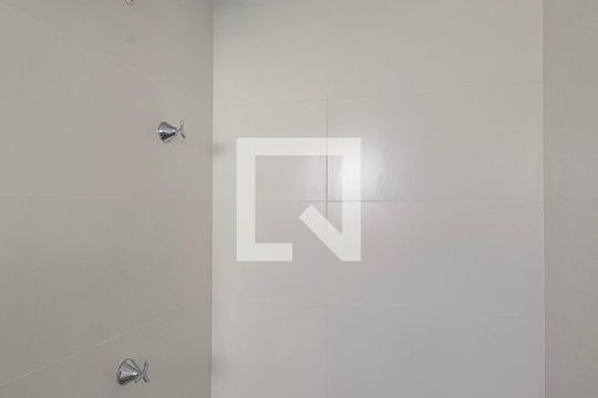 Banheiro de kitnet/studio à venda com 1 quarto, 24m² em Vila Madalena, São Paulo