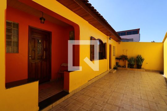 Quintal de casa à venda com 3 quartos, 300m² em Vila Alto de Santo Andre, Santo André